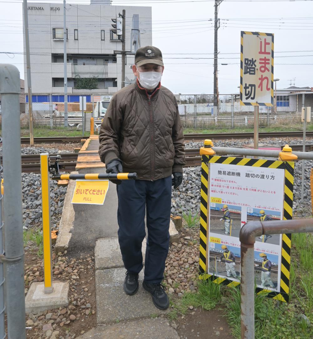 簡易遮断機が設置されている関東鉄道常総線の第4種踏切=取手市新取手
