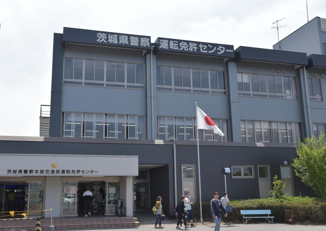 「2種免許」で英語の学科試験が始まった県運転免許センター=茨城町長岡
