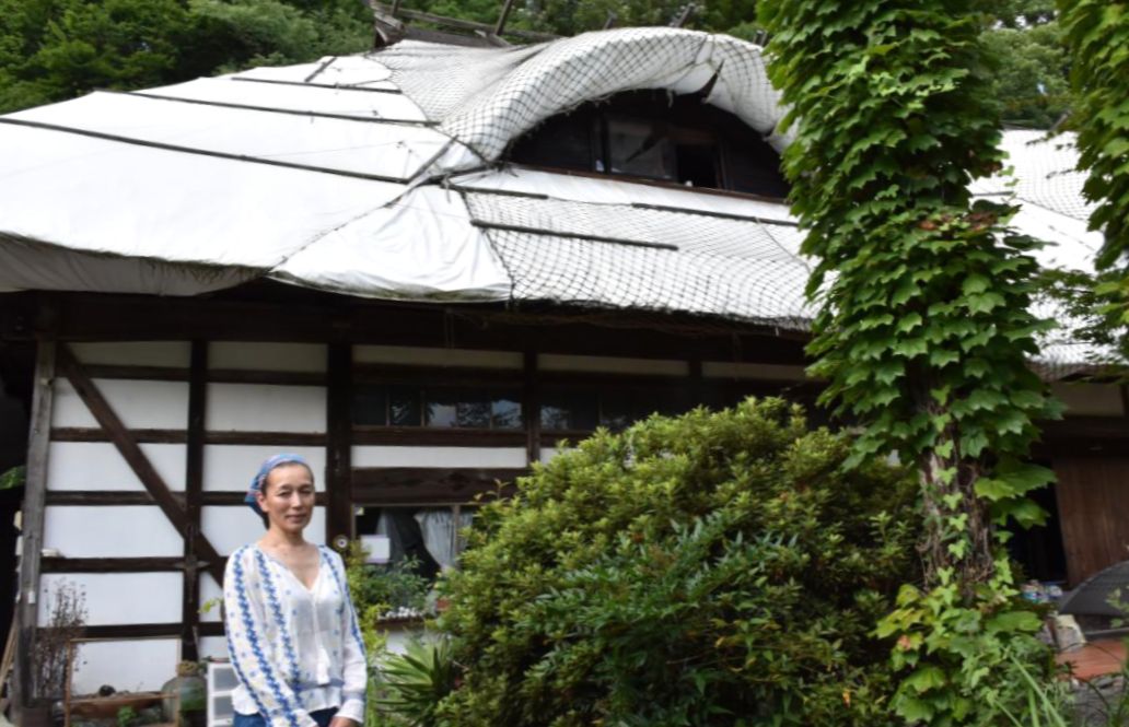 居宅をカフェへ改修する思いを語るウテ・クネッパーさん=大子町塙
