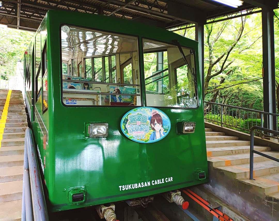 「茨ひより」のデザインが装飾された筑波山ケーブルカー(筑波観光鉄道提供)
