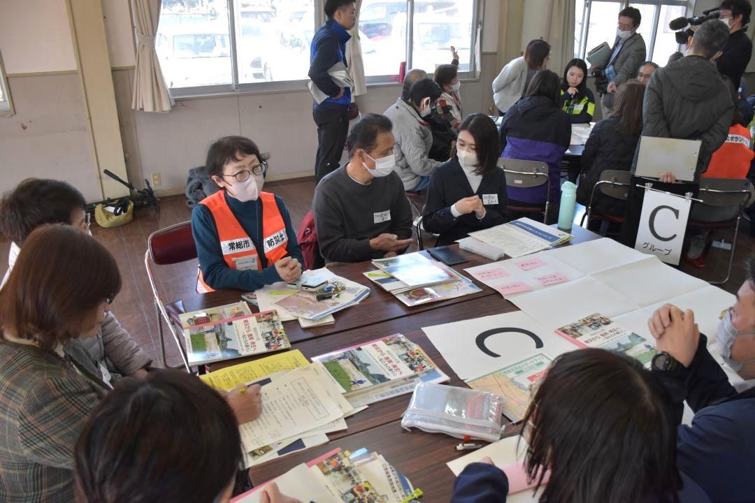 避難行動要支援者に対する支援策について話し合った防災イベント=今年2月、常総市三坂町
