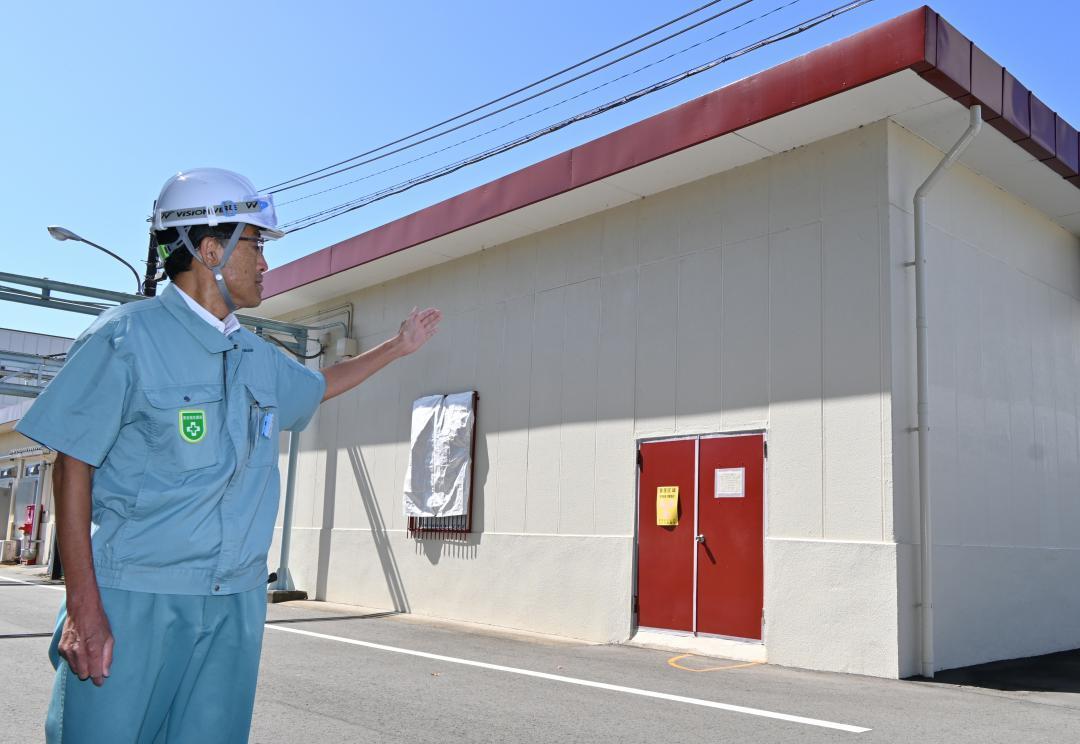 臨界事故の現場となったJCOの旧転換試験棟。内部は解体が進み沈殿槽なども撤去された=26日、東海村石神外宿
