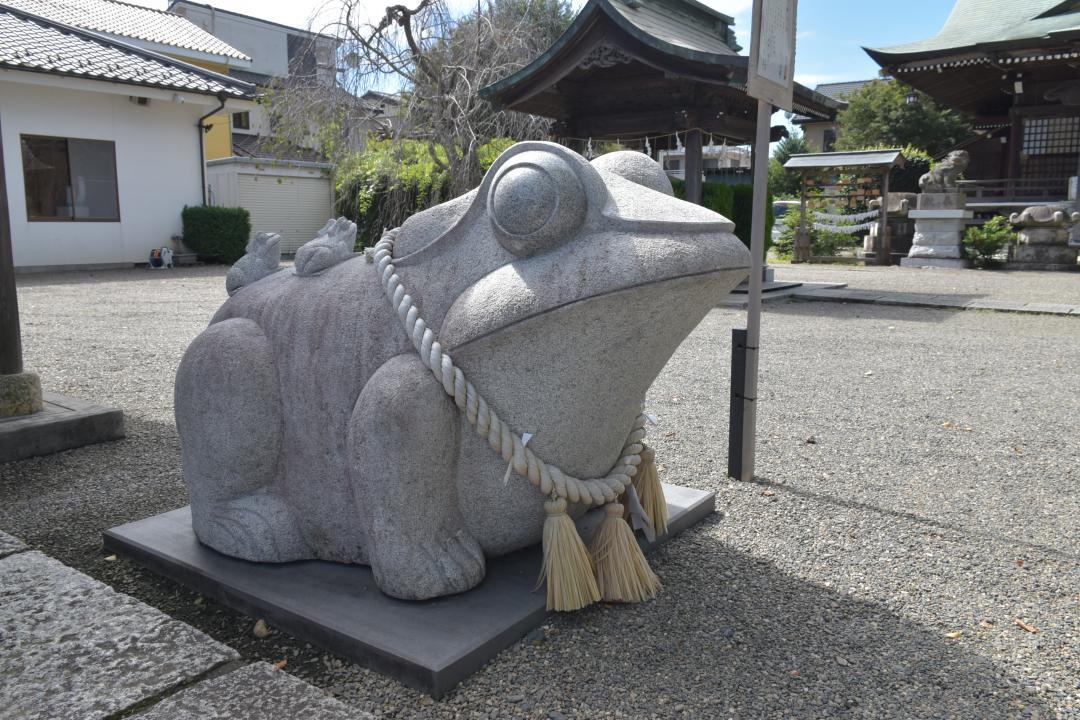 雷神の使いであるカエル「六福六蛙」
