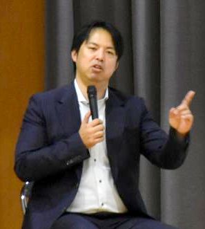 高校生活を振り返る井川慶さん=常陸大宮市石沢の大宮二中
