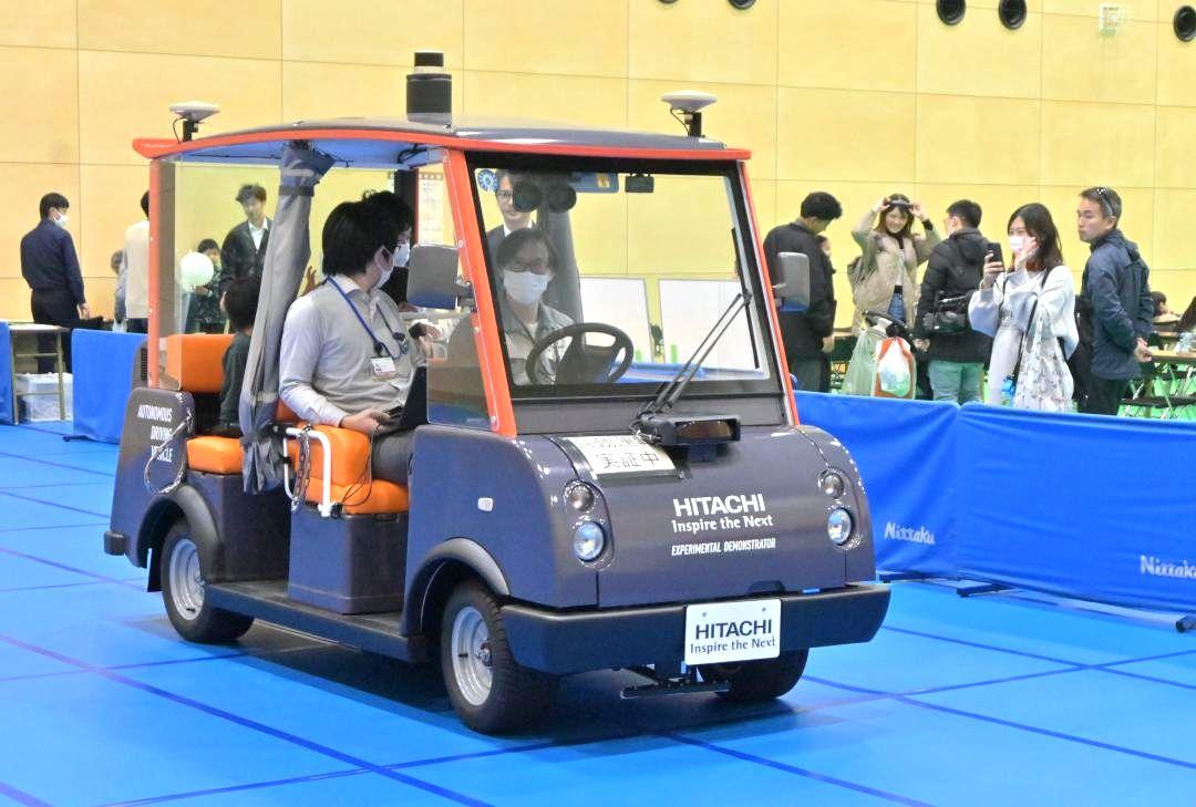 12月の実証実験で走行予定のカート型自動運転モビリティー=日立市内
