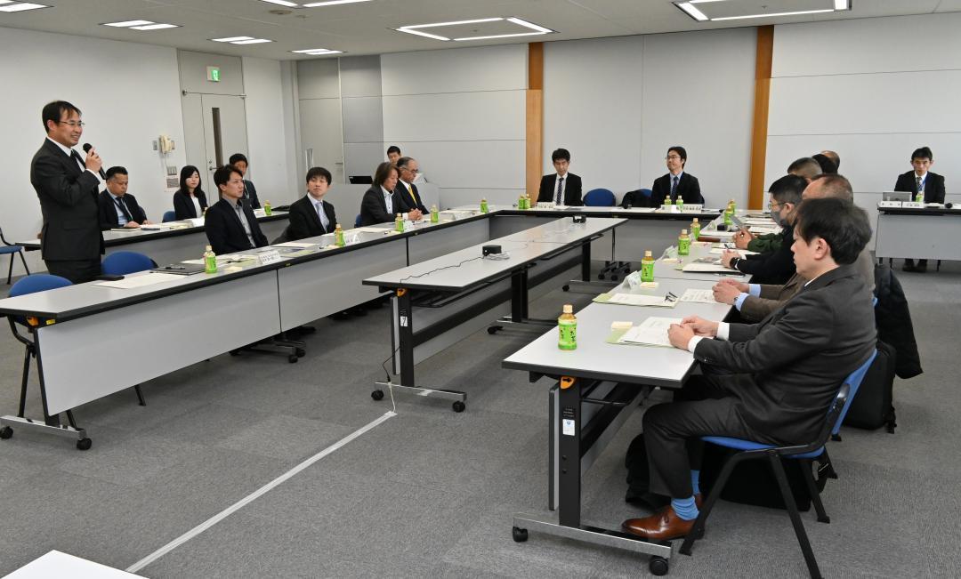 茨城空港の将来ビジョンについて議論した茨城空港のあり方検討会=県庁
