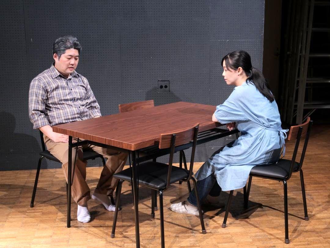 舞台「秘密」のワンシーン(劇団普通提供)
