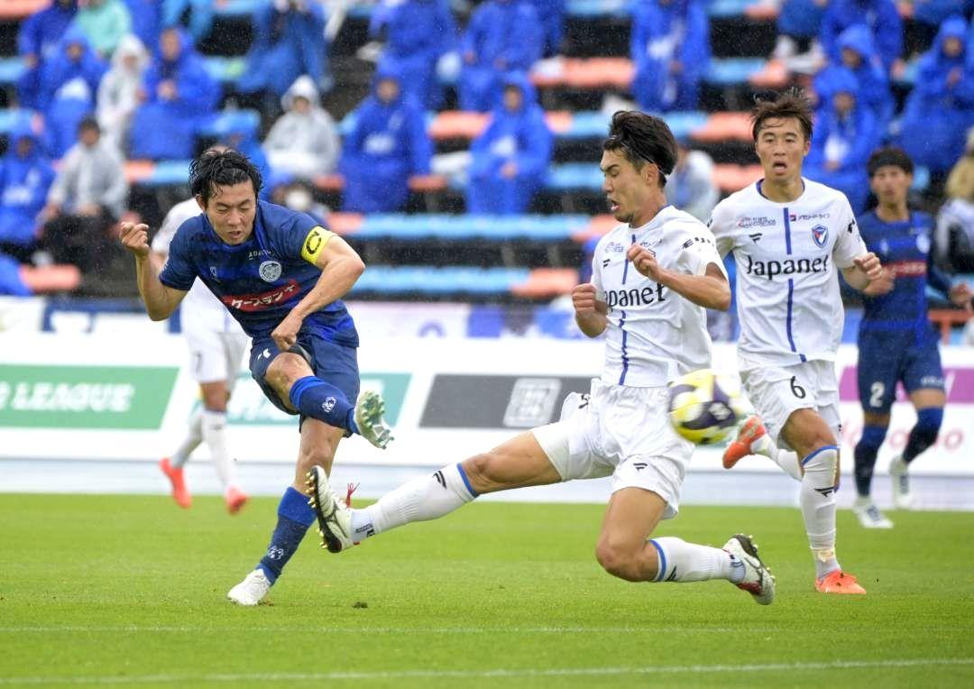 水戸-長崎 前半10分、追加点を決める水戸・渡辺=ケーズデンキスタジアム水戸