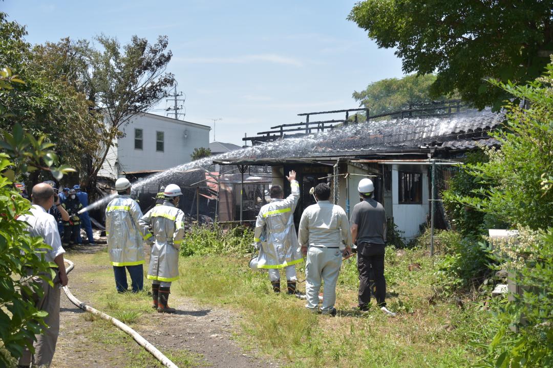 住宅1棟が全焼した火災現場=下妻市下妻乙