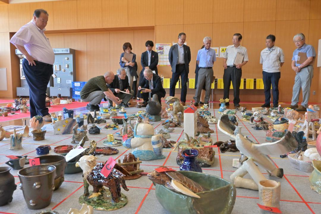 全国から寄せられた作品の中から、審査員が選んだ入賞作品=笠間市箱田