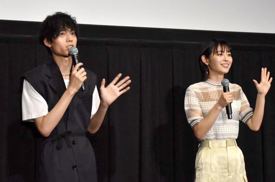 映画「この夏の星を見る」への思いを語る水沢林太郎さんと河村花さん(左から)=土浦市上高津