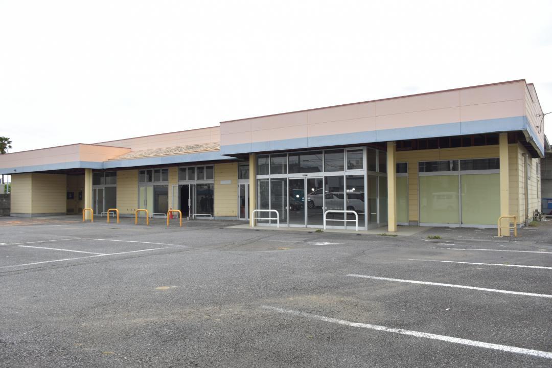 複合施設に改修されるスーパーの空き店舗=常総市水海道宝町