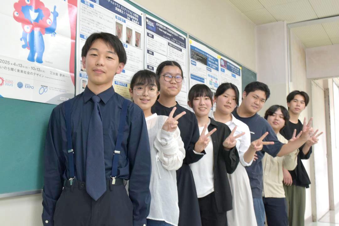 大阪・関西万博のデジタル学園祭に出場する県立IT未来高の生徒たち=笠間市大田町
