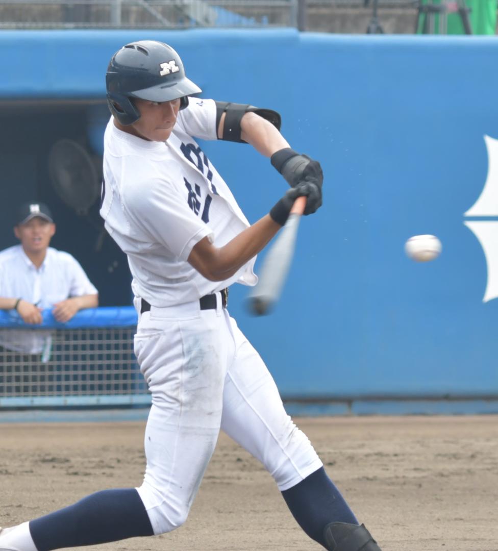 水戸商-鉾田二 3回裏水戸商2死二塁、鈴木弥が中前適時打を放つ=ノーブルホーム水戸