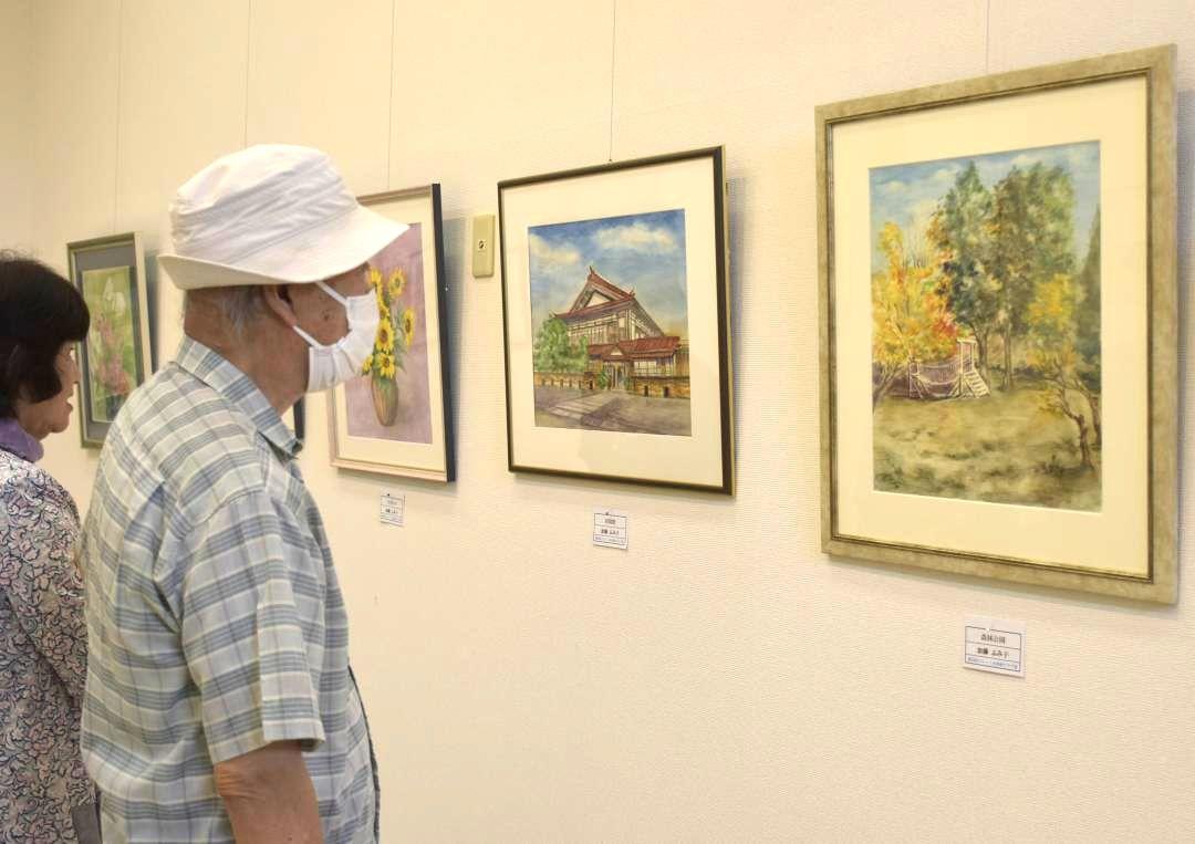 高萩市民を中心とした絵画クラブ「パレット水彩クラブ」の作品展=高萩市春日町