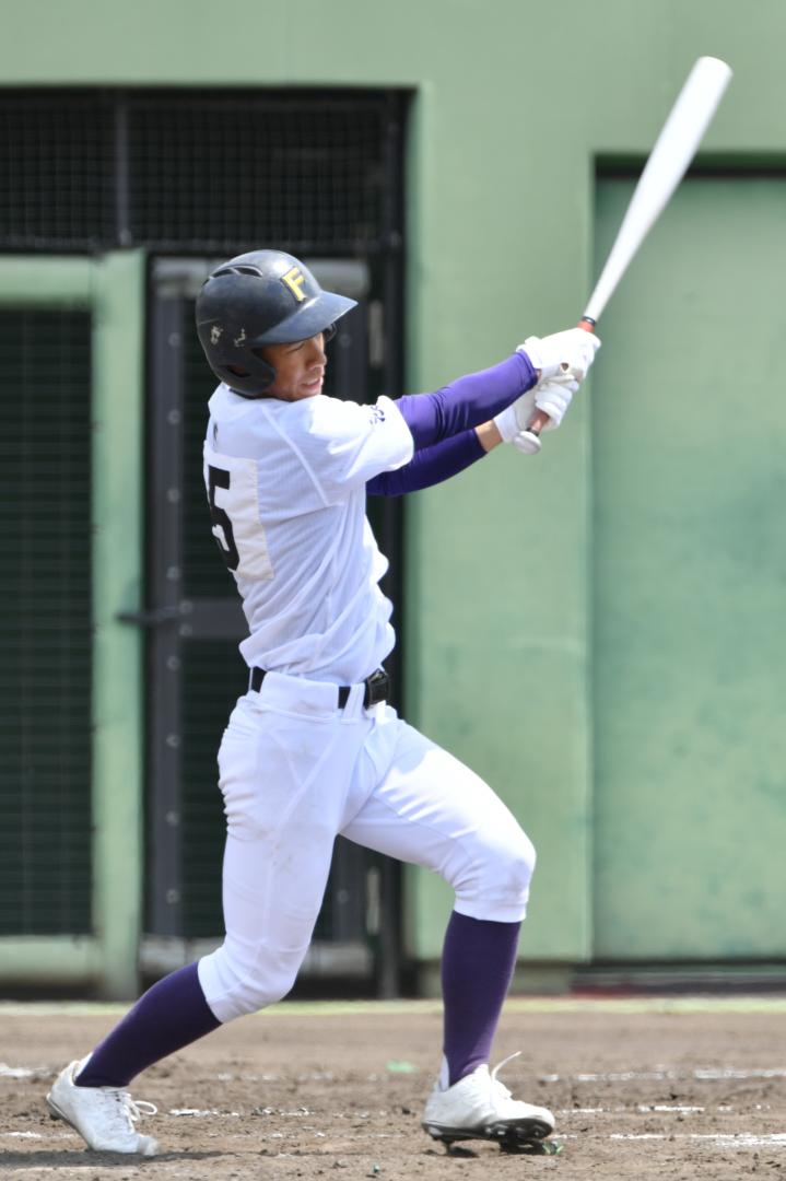 藤代―土浦湖北　4回裏藤代2死二、三塁、藤代・中村が左前に適時打を放つ=ジェイコム土浦
