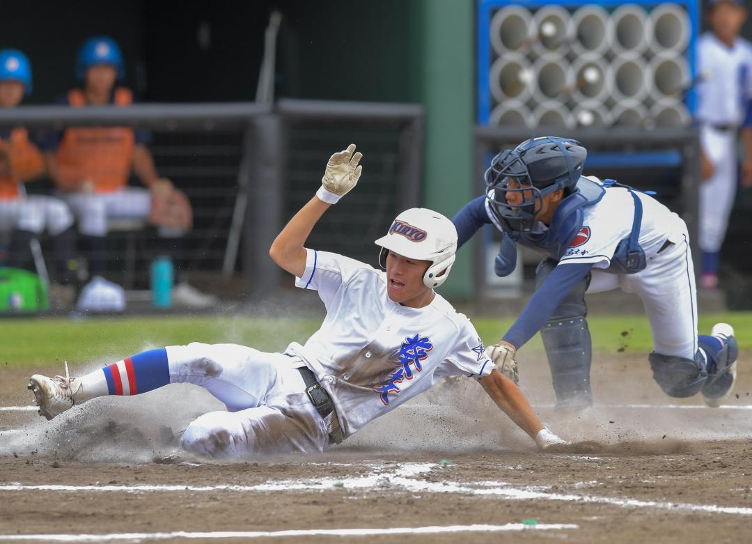 勝田工-水戸葵陵 8回表水戸葵陵1死満塁から、犠飛で10点目のホームインする白土=ひたちなか市民