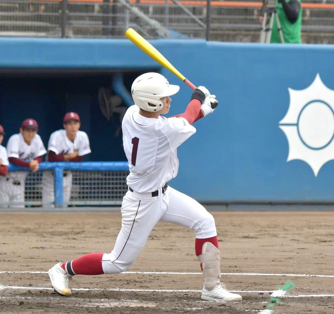 太田一ー水戸桜ノ牧 1回裏水戸桜ノ牧1死満塁、中村が左中間を破る走者一掃の3点適時三塁打を放つ=ノーブルホーム水戸