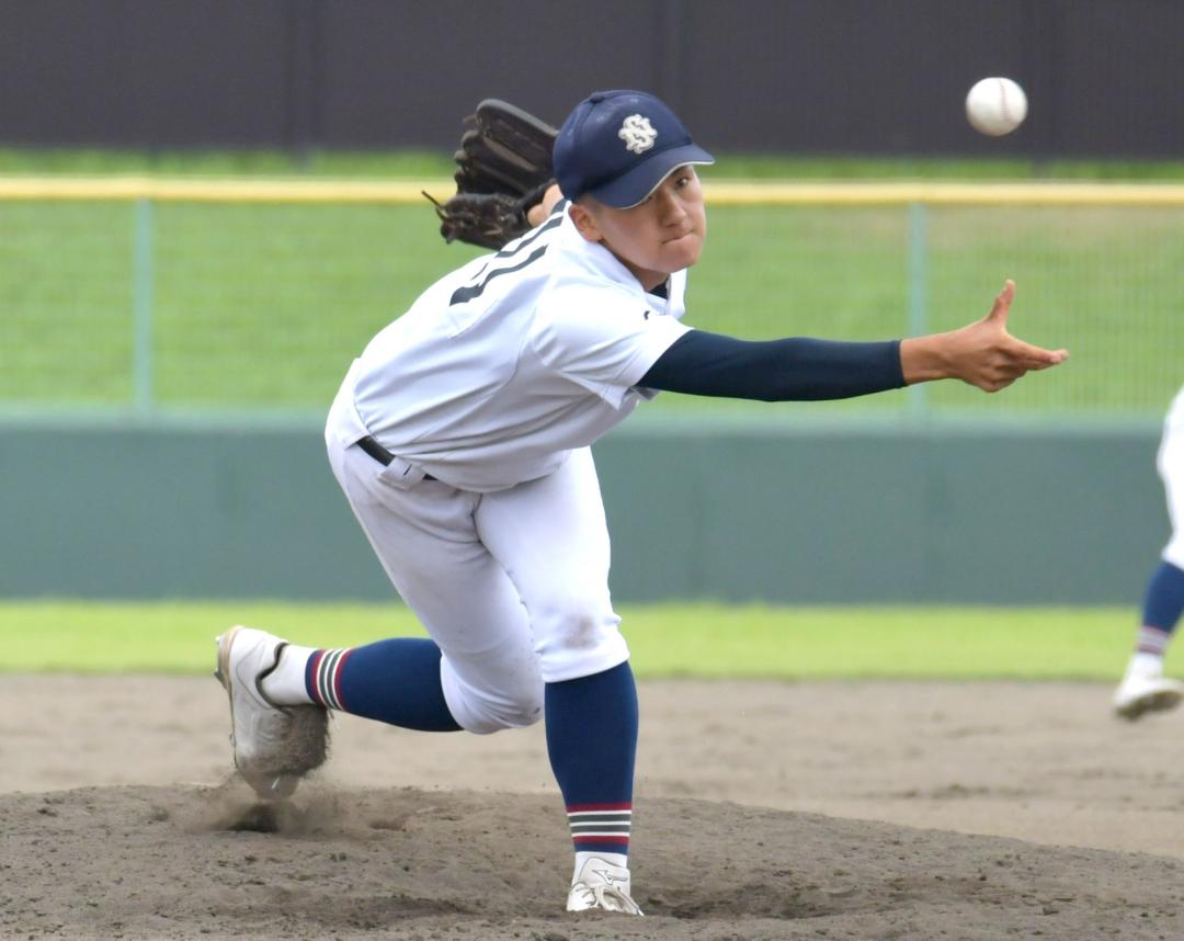 取手松陽‐下妻二 救援し3回を無失点に抑えた下妻二の上野=笠間市民