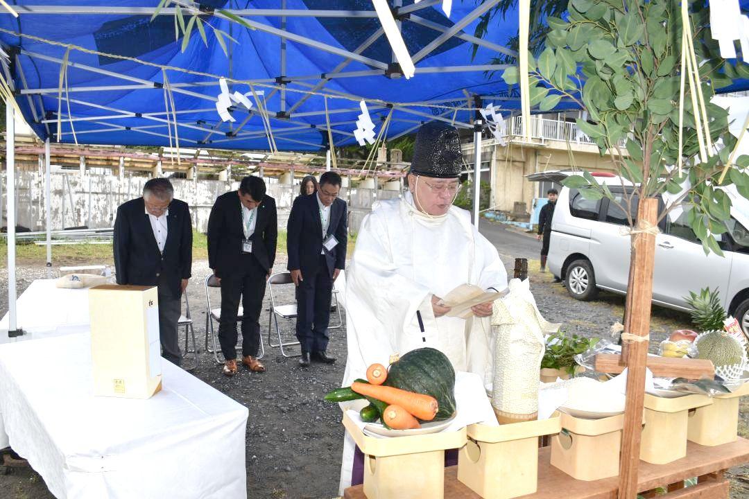 大竹海岸鉾田海水浴場の安全を祈願する参加者ら=鉾田市大竹
