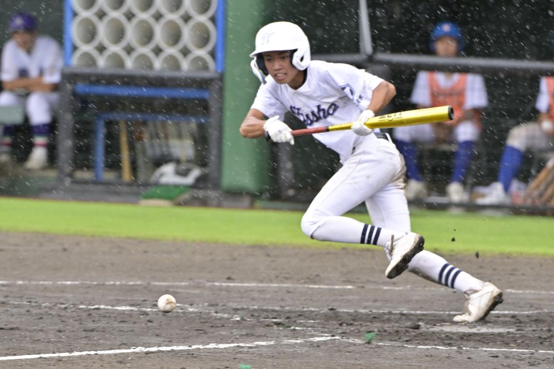 日立北―日立商 6回表日立商、2死満塁、大竹のバント安打で勝ち越し=ひたちなか市民