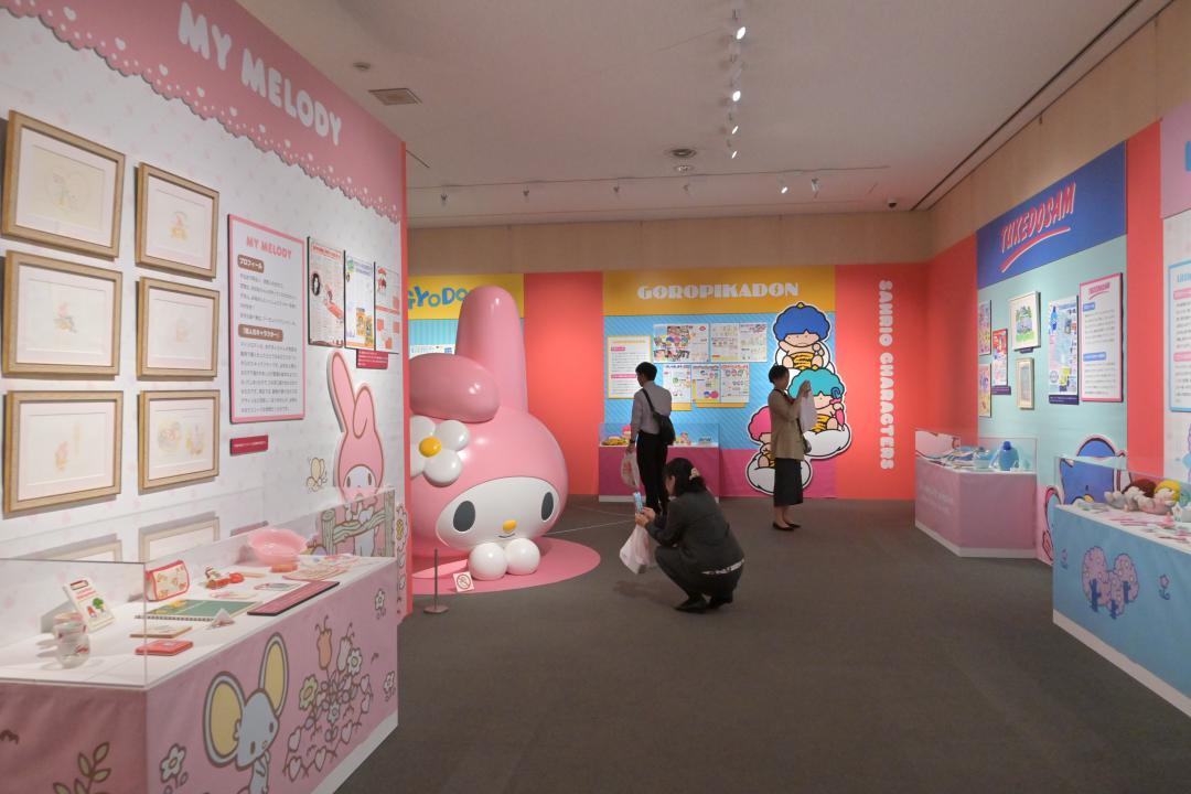 人気キャラクターを紹介する展示=水戸市緑町(c)　2025　SANRIO　CO.,　LTD.　APPROVAL　NO.　SP660002
