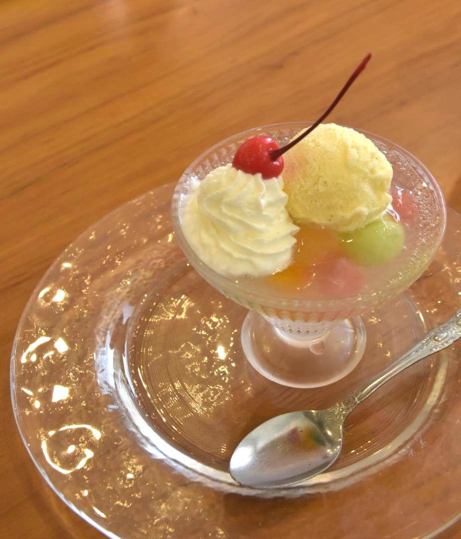 見た目も味もさわやかな「チェリーパフェ」