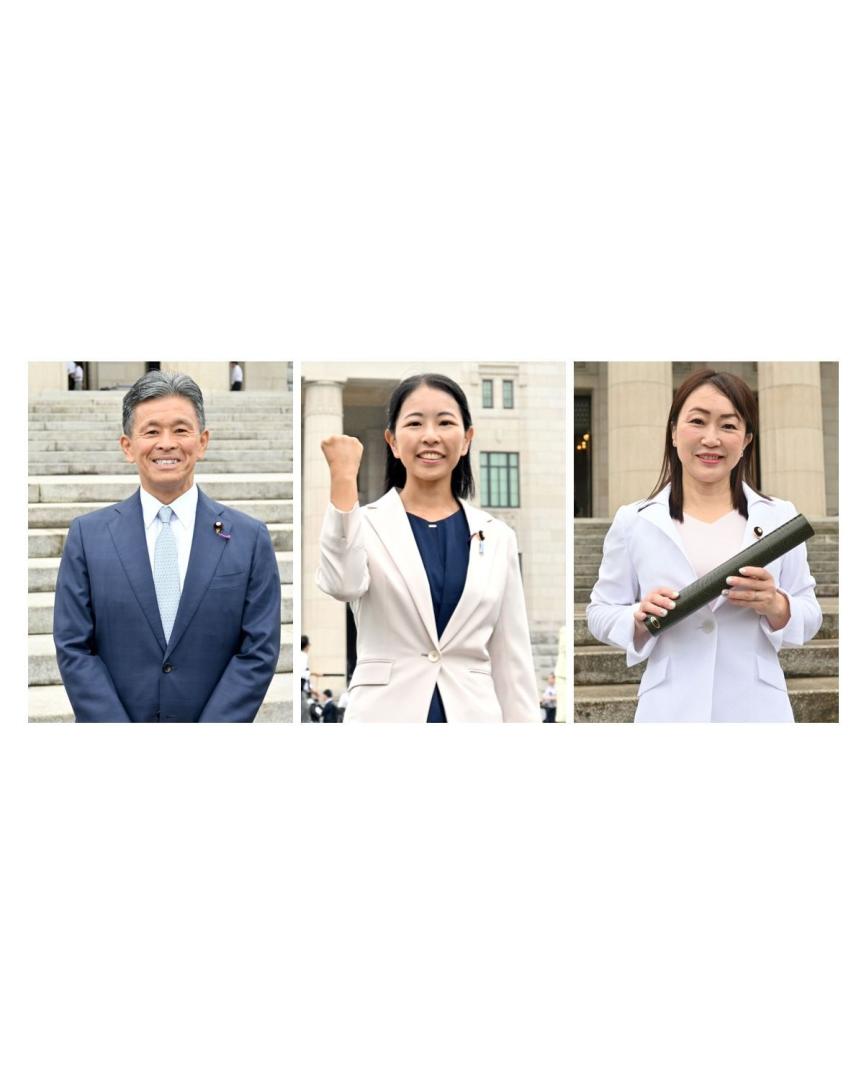 （左から）笑顔を見せる上月良祐氏、ガッツポーズする桜井祥子氏、笑顔を見せる石井めぐみ氏＝国会