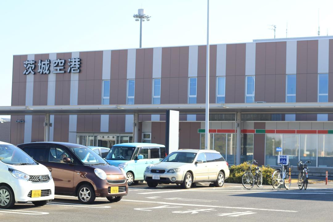 茨城空港＝小美玉市与沢