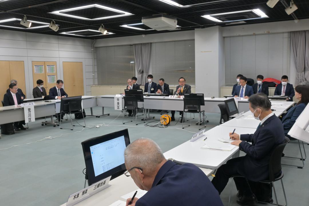 つくばエクスプレス(TX)と臨海地下鉄の東京駅接続の早期事業化を目指して発足した自治体同盟会=2024年12月23日、守谷市役所
