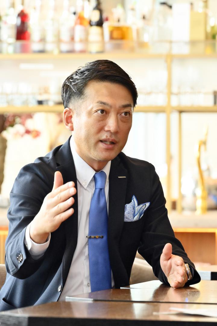 経営の哲学を話すRYコーポレーションの横山藤雄代表取締役CEO=東京都中央区
