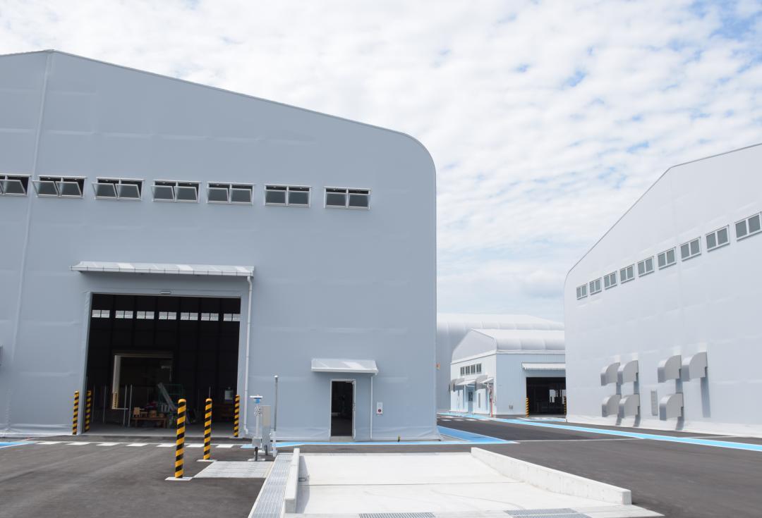 9月9日に稼働するJX金属製錬ひたちなかリサイクル物流センターの建屋=ひたちなか市新光町
