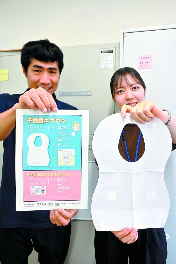 定額使い放題サービスで提供される紙製エプロン=土浦市役所