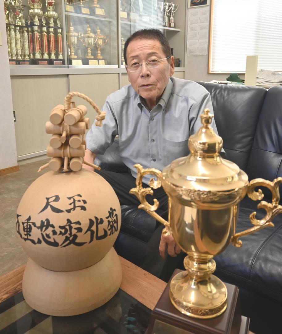 大曲の花火で内閣総理大臣賞に輝き、喜びを語った野村花火工業の野村陽一社長=水戸市谷津町