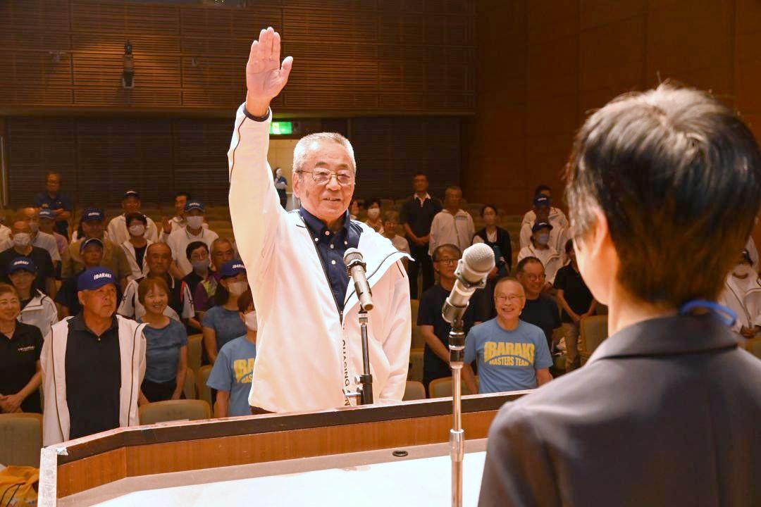 結団式で選手宣誓する中村勝弥さん=水戸市千波町
