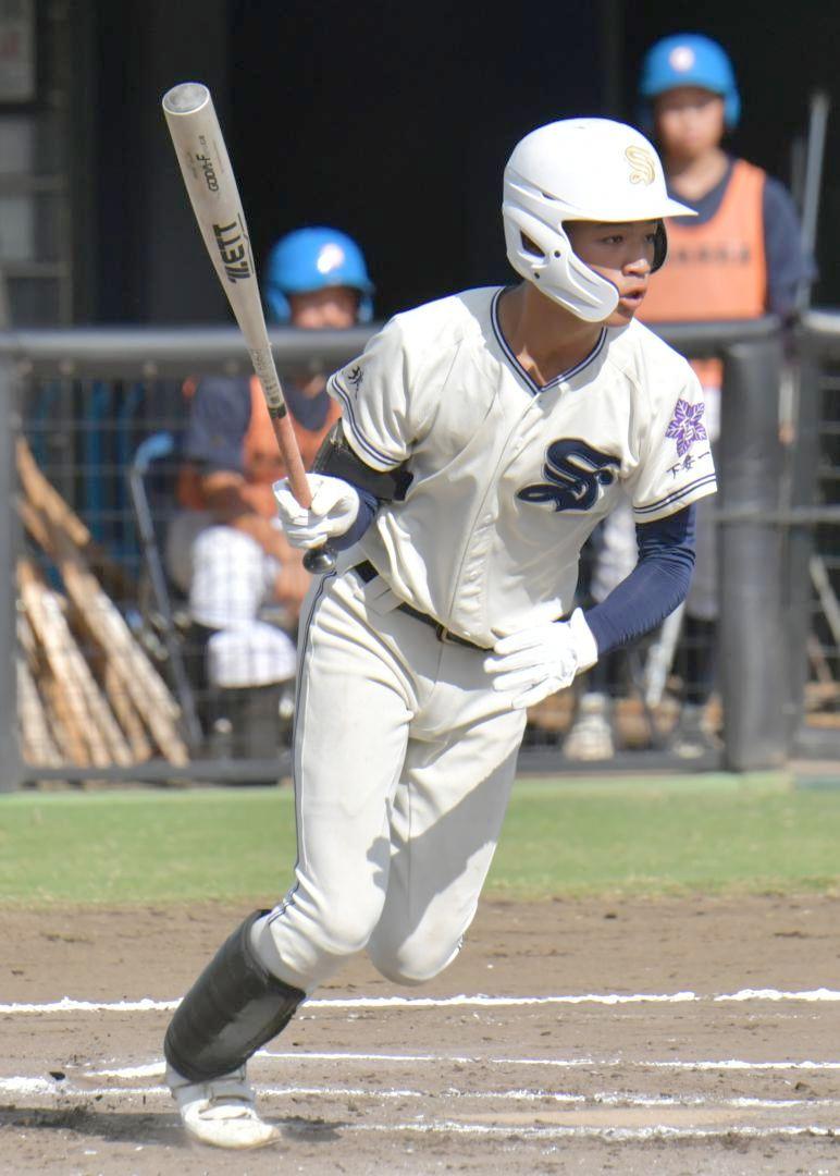 下妻一-水戸啓明　7回表下妻一1死、野口がこの試合3安打目となる右前打を放つ=ひたちなか市民
