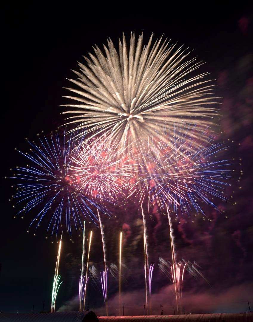 筑西市の夜空を焦がした「ちくせい花火大会」=同市向川澄
