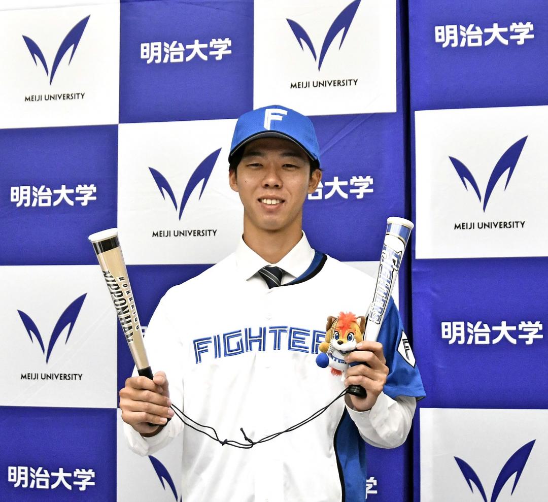 日本ハムから１位指名を受けた明大の大川＝東京都千代田区の同大会見場