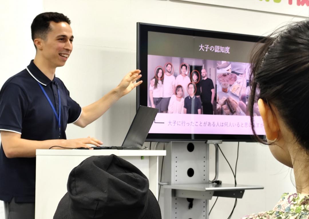 フランス人から見た茨城の魅力を語るジャワ・セイフェンさん=水戸市南町