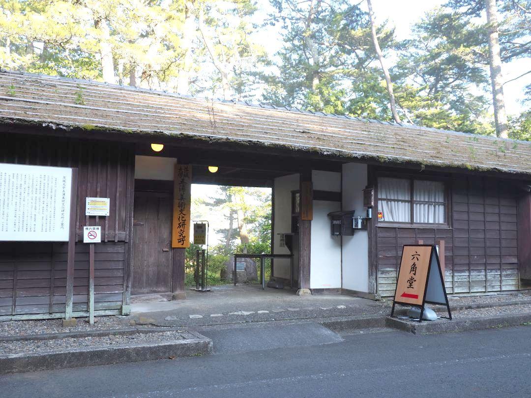 修繕が必要な状況にある長屋門=北茨城市大津町、茨城大提供