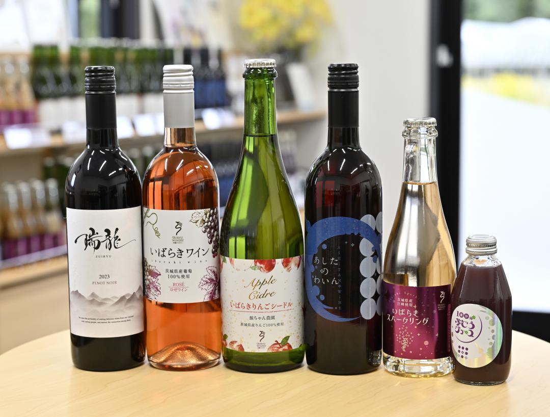 県産ブドウやリンゴを使ったワイン、ジュース、シードルなどを約20種販売する