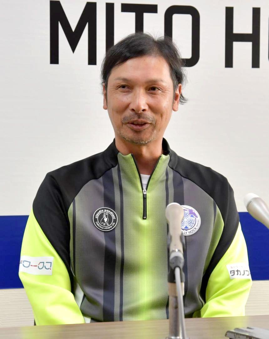 大宮戦に向け、意気込みを語るJ2水戸の森監督=アツマーレ