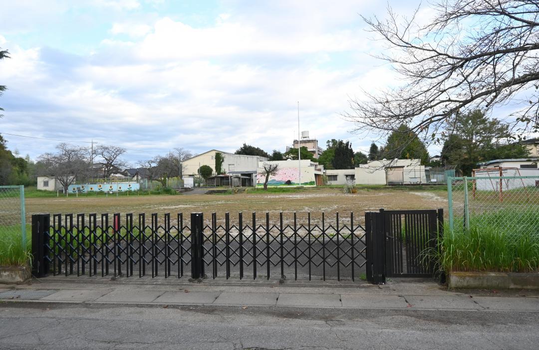 解体して複合施設の建設方針が決まった旧小文間小=取手市小文間