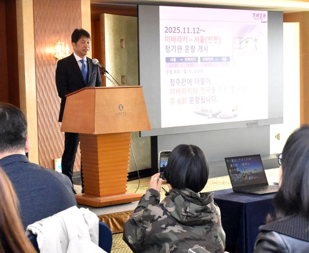 韓国の報道関係者らに茨城県観光の魅力をPRする大井川和彦知事=ソウル市内