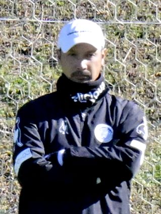 長崎戦に向け指導する森直樹監督=城里町小勝のアツマーレ