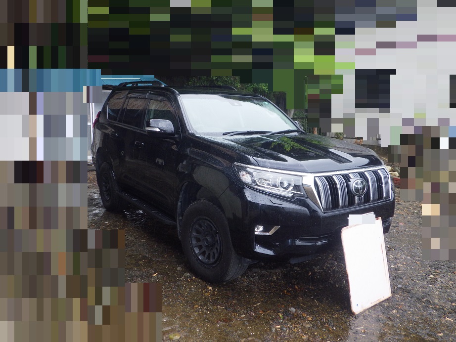 水戸市内で盗まれた後、大洗町の空き家で見つかった被害車両=昨年5月(県警提供)