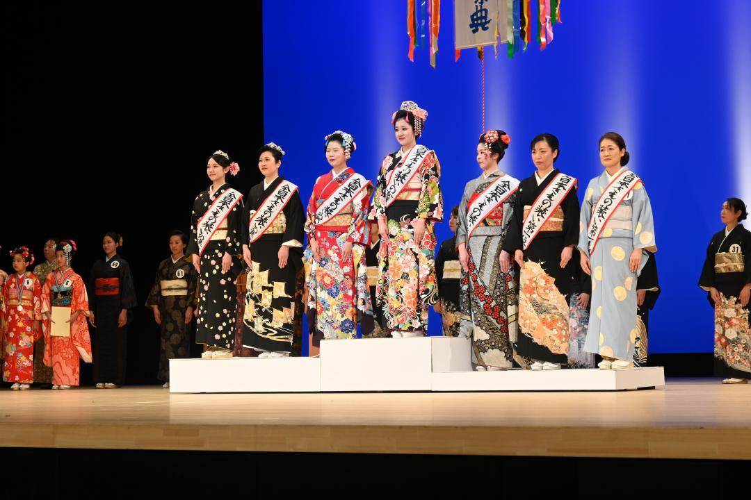 着物の着こなしを競ったコンテスト=水戸市泉町
