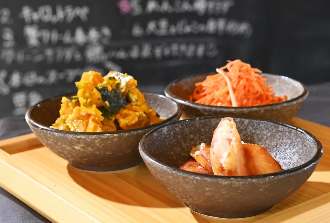 豊富な副菜。6種の中から3種を選ぶことができる