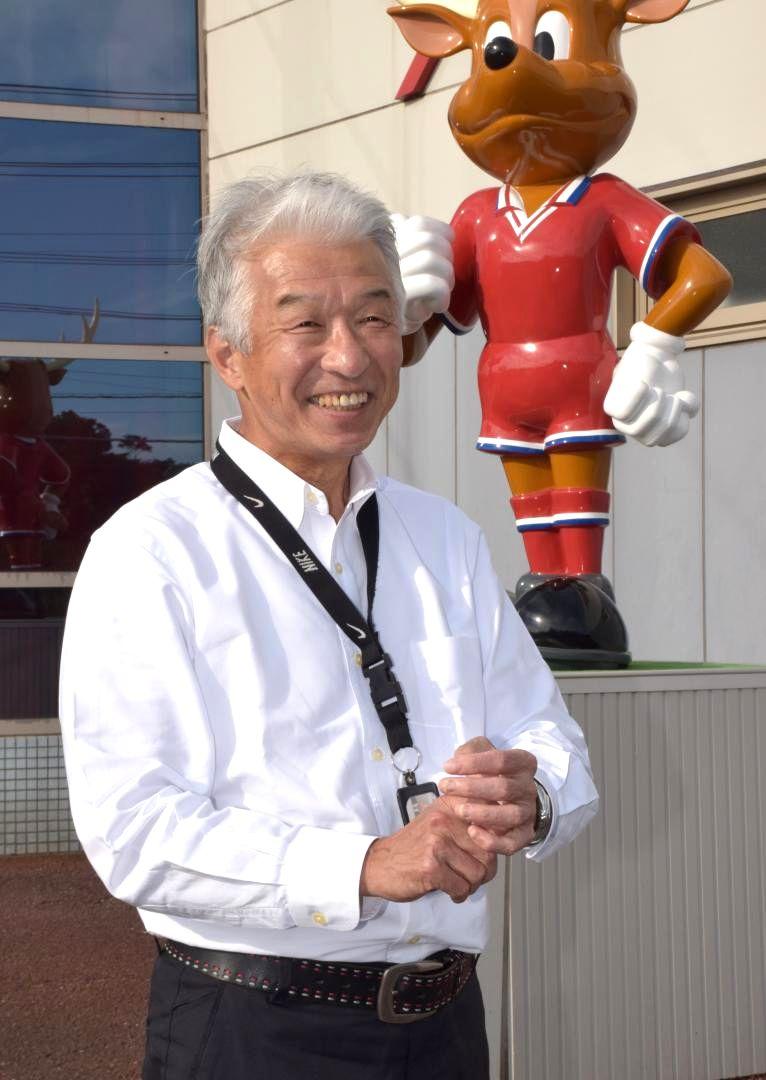 取材で地域貢献の重要性について語る井畑滋さん=2016年10月、鹿嶋市粟生