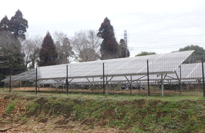 銅線窃盗の被害があった太陽光発電施設（県警提供）